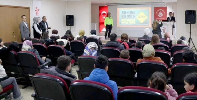 Minik trafik dedektifleri görev başında