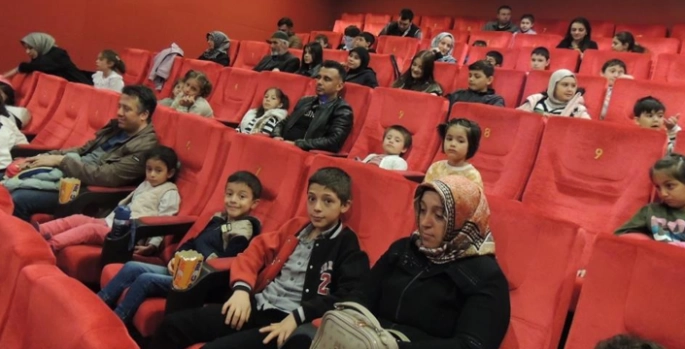 Şehit ve gazi çocukları sinema keyfi yaşadı