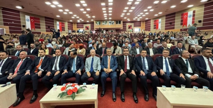 Kamil Aydın: Türkçe, bizi millet yapan en kıymetli değerimizdir