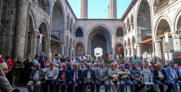 "Yunus Emre Erzurum’da" gönülleri mest etti