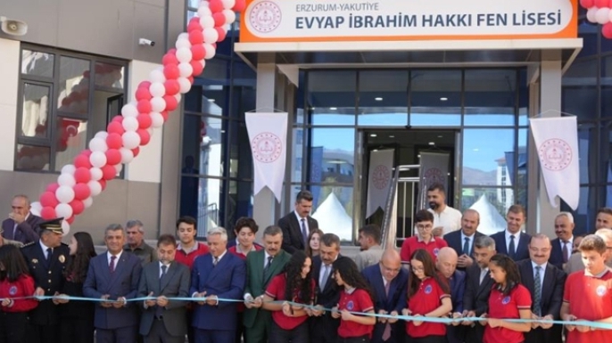 Bakan Tekin, Evyap Fen Lisesi’ni öğrencilerle açtı