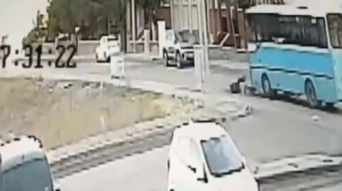 Bisikletli çocuğa otobüs çarptı