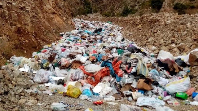 İspir'de çöp skandalı