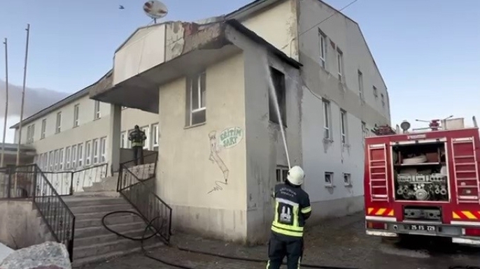 Karayazı’da yangın
