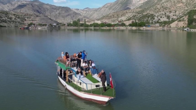 Tortum Gölü'nde Karadeniz ezgileri yankılandı