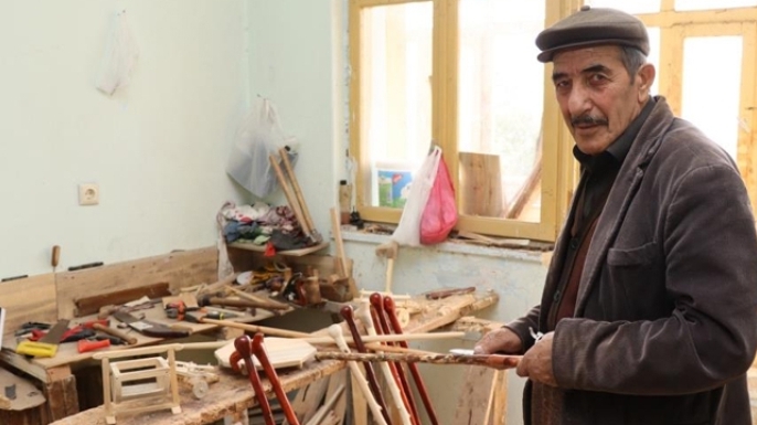 79 yaşında el emeğiyle hayata tutunuyor