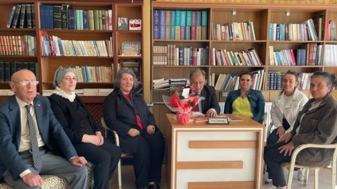 800 kitaplık bağışla kültürel hazinesini paylaştı