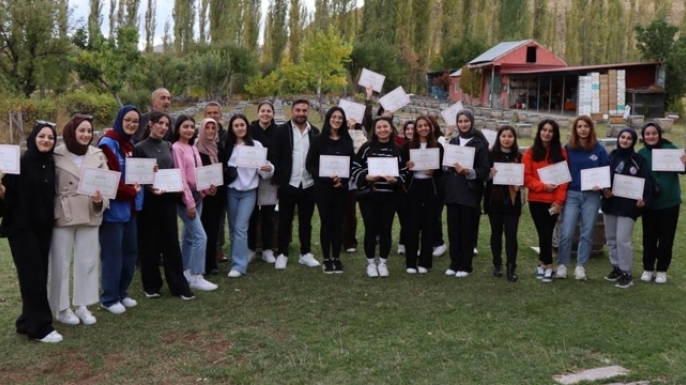 Gençler arıcılığı öğrendi