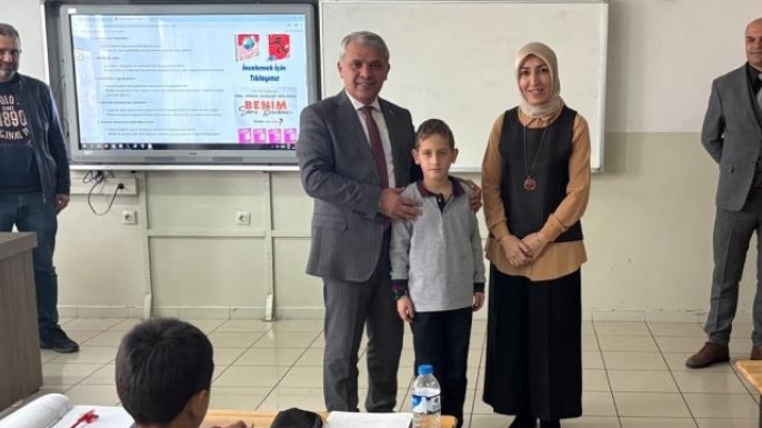 Kahraman öğretmene tebrik ziyareti