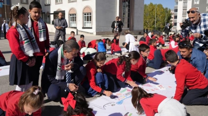Tekin: İnsanlığa hizmet edecek nesiller yetiştirmeliyiz