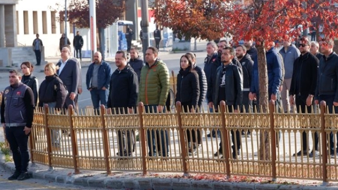 10 Kasım'da Atatürk saygıyla anıldı