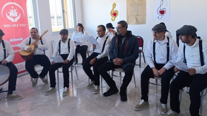 Engelsiz Yaşam Merkezi’ne Uğur Işılak sürprizi