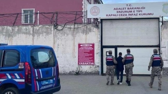 Jandarma ekipleri kaçak şahsı yakaladı