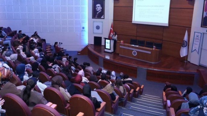 TÜGVA, gençlerle umut söyleşisinde bir araya geldi