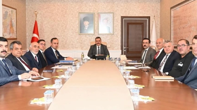 Uzundere'deki heyelan masaya yatırıldı