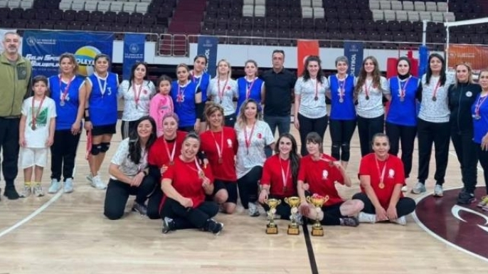 Valilik voleybol takımı bölge şampiyonu