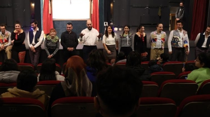 150 çocuk sahnenin büyülü dünyasını keşfetti