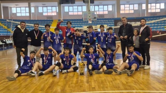 Aşkale İbrahim Polat Ortaokulu voleybolda ikinci oldu