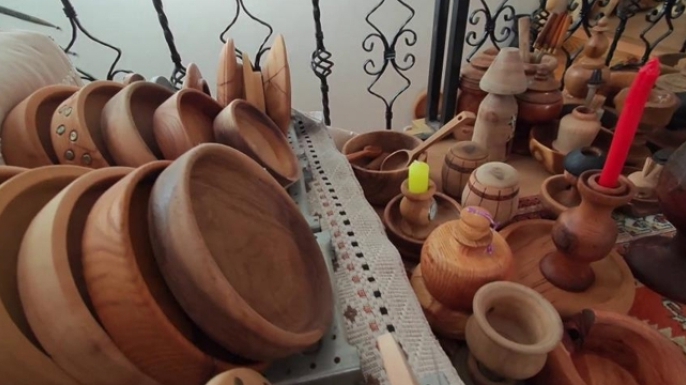 Atıkları sanata dönüştürüyor