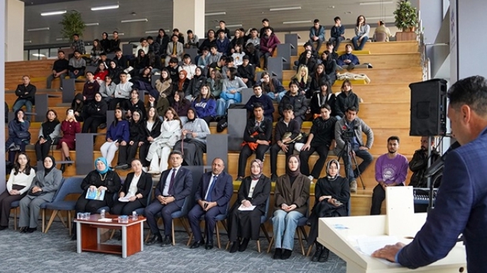 ETÜ’de "Kütüphaneleri tanımak ve tanıtmak" söyleşisi