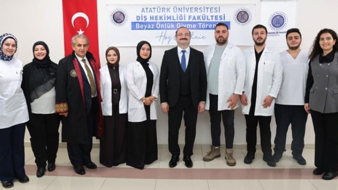 Geleceğin diş hekimleri mesleğe ilk adımlarını attı