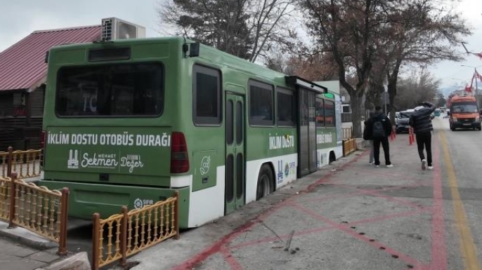 “Geri Dönüşüm Temalı Otobüs Durağı" projesi ilgi odağı