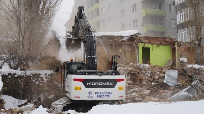 Huzur için metruk yapılar yıkılıyor
