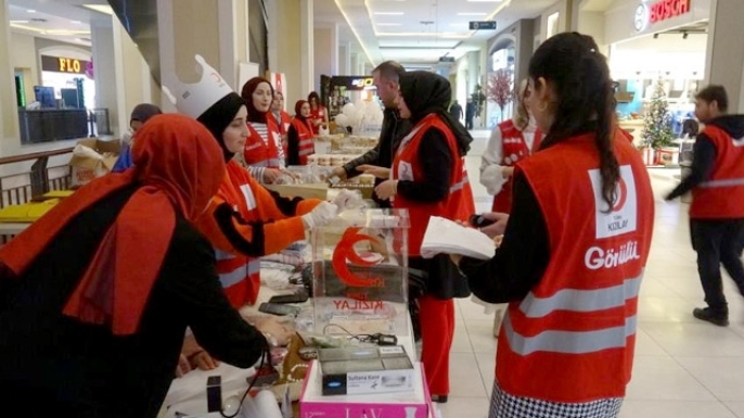Kızılay kadın kollarından Gazze, Filistin ve Sudan için hayır çarşısı