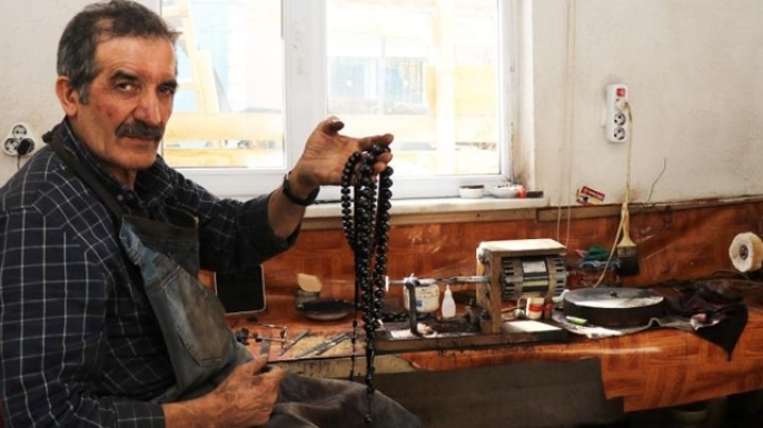 45 yıldır Oltu taşını ustalıkla işliyor