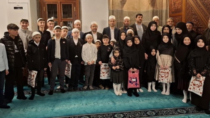 Ara tatilde camilerde buluşan öğrenciler ödüllendirildi