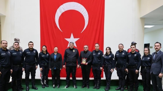 Karaburun’dan personele vefa