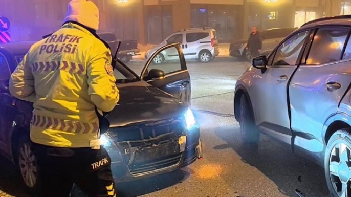 Kavşakta kaza: 1 yaralı