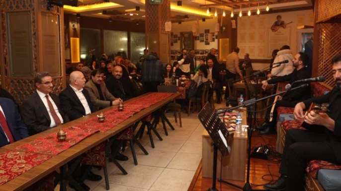 Vali Baruş ve Başkan Sekmen aşıkları dinledi