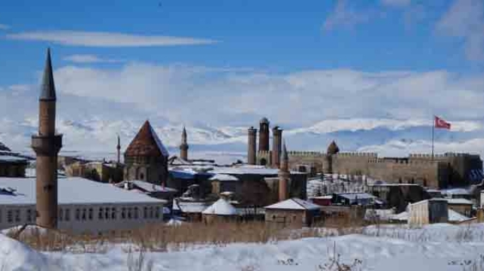 Erzurum’da İranlı çocuklar için mektep girişimi