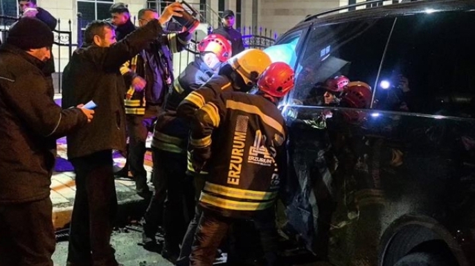 Feci kaza: Kavşak adeta savaş alanına döndü
