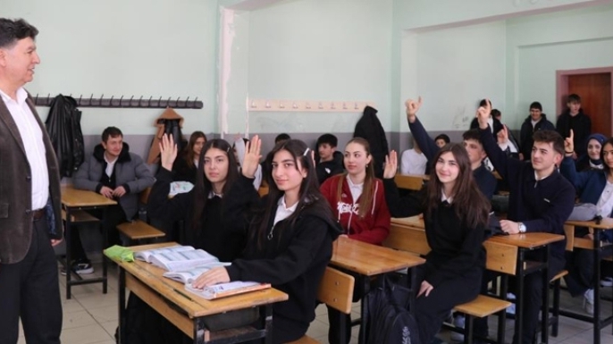 Harçlıklarıyla veresiye borçlarını ödediler