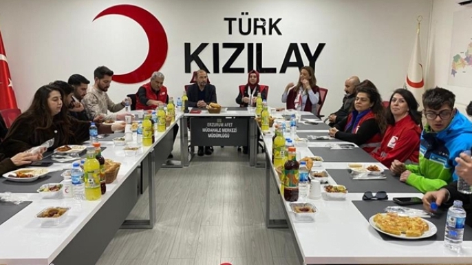 Kızılay’dan öğrencilere ‘Anne Eli’ iftar sofrası