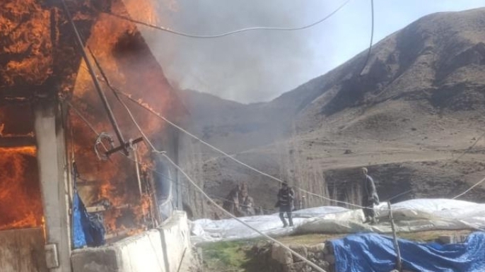 Köy evi yangında kül oldu