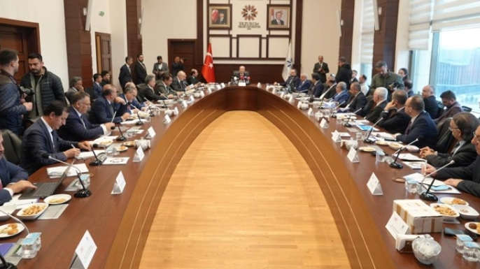 Özvar: Halktan kopuk üniversitenin karşılığı yok