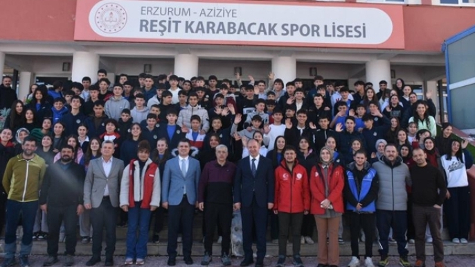 Tecrübelerini liseli gençlerle paylaştılar