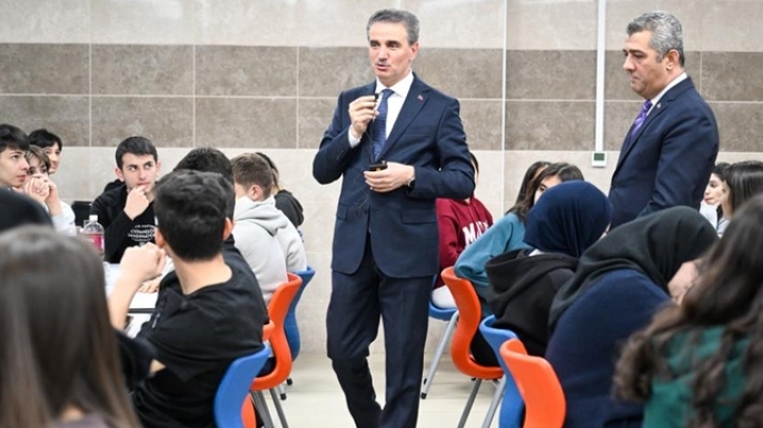 Vali Baruş öğrencilerle iftar yaptı