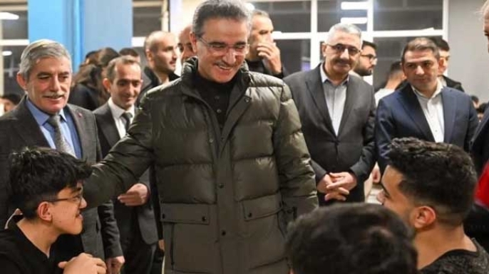 Vali Baruş, öğrencilerle sahur sofrasında bir araya geldi