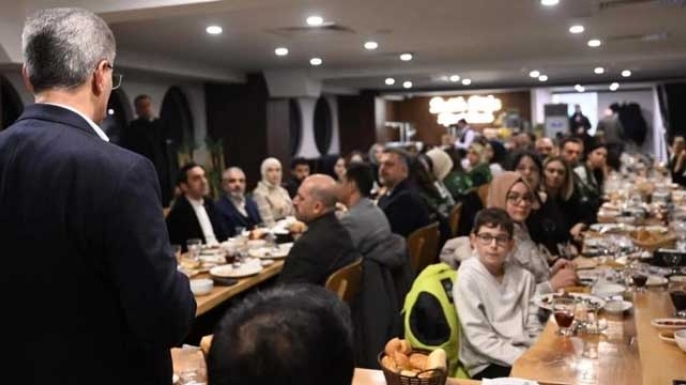 Vali Baruş, Yeşilay'ın iftar programına katıldı