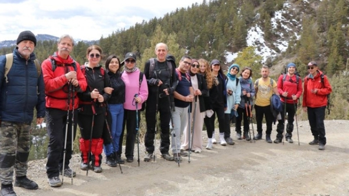 Doğa tutkunlarından bahar yürüyüşü