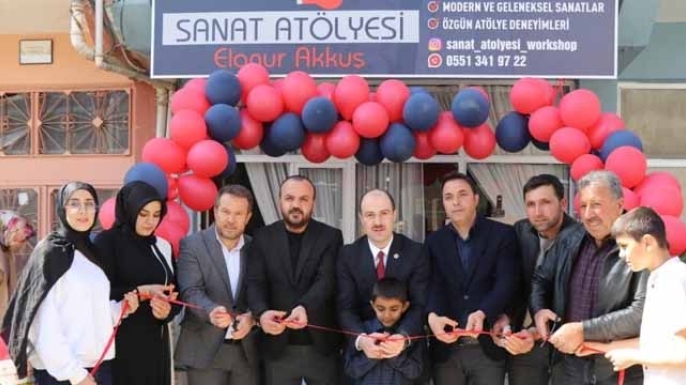 Filografi sanatçısı Elanur Akkuş kendi atölyesini açtı