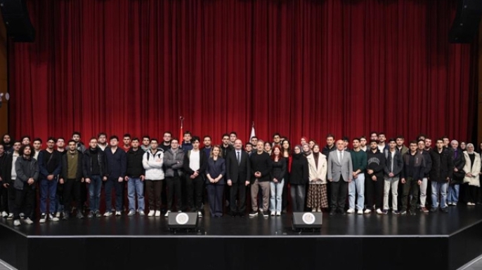 Hacımüftüoğlu, geleceğin hekimleriyle bir araya geldi
