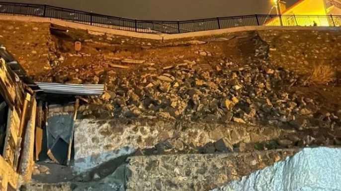 İspir’de heyelan: 2 konut boşaltıldı