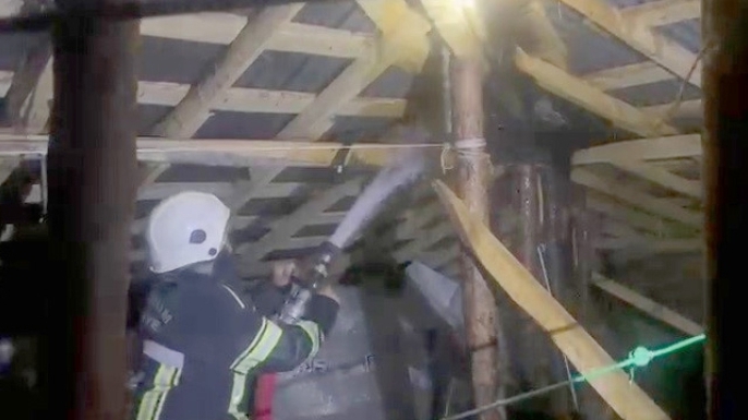 Şiddetli rüzgar kıvılcımı yangına dönüştürdü