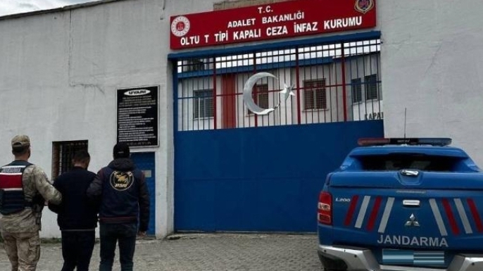 Aranan şahıslar kaçamadı