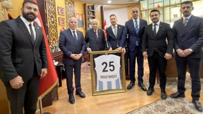 Bahçeli: Erzurumspor'un başarısından mutluluk duyduk